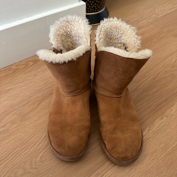 Tan uggs size 8 - Picture 8 of 12